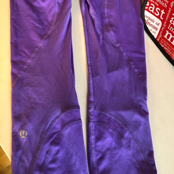 Like new Lululemon’s 3/4 purple outside zipper - Picture 3 of 3